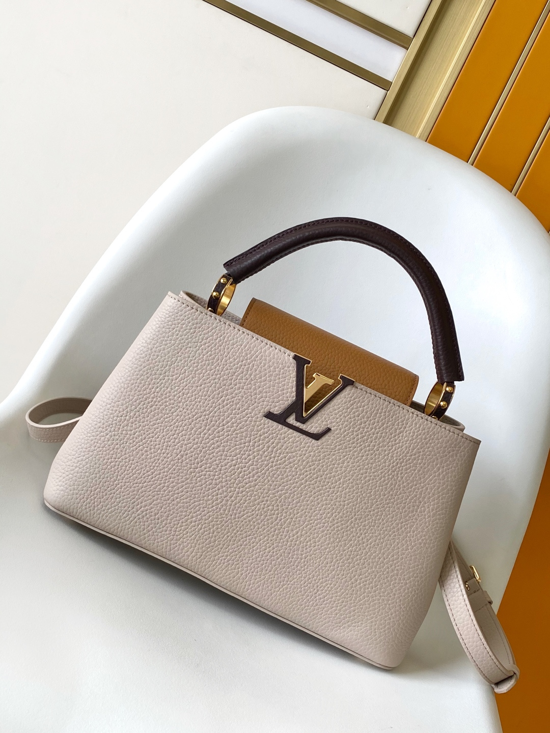 Louis Vuitton LV Classic Handbag Premium Canvas Gold Hardware Business Casual Fashion Bag